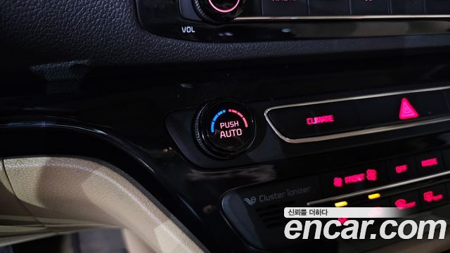 Kia Canival 2020 — photo 31