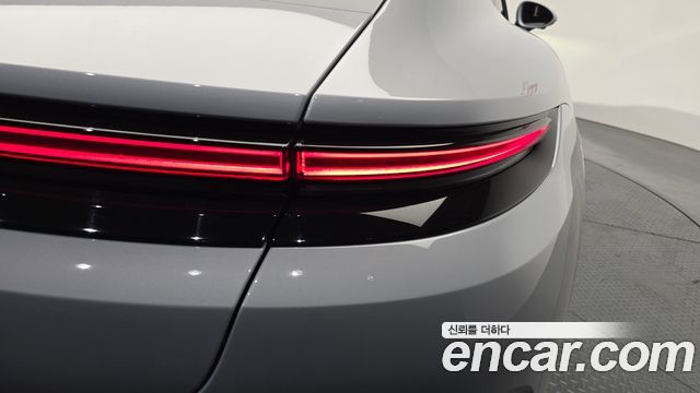 Porsche Panamera 2025 — photo 9