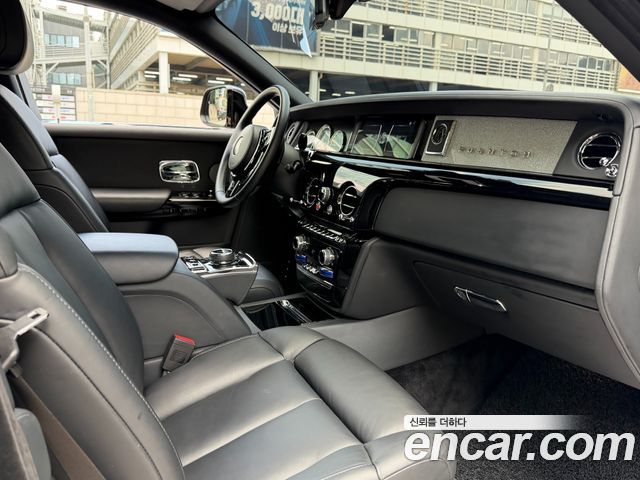 Rolls-Royce Phantom 2019 — photo 13