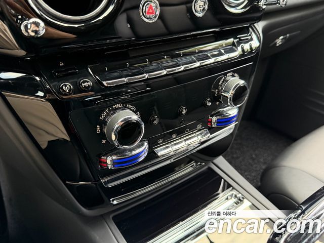 Rolls-Royce Phantom 2019 — photo 16