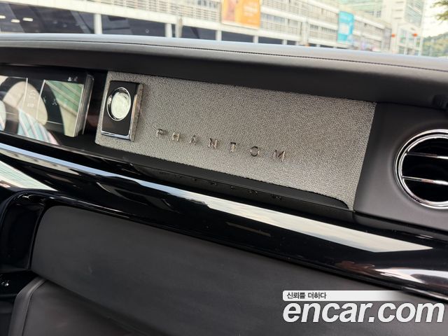 Rolls-Royce Phantom 2019 — photo 18