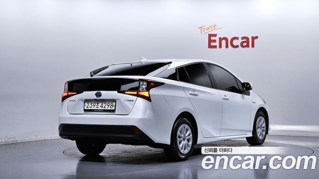 Toyota Prius 2022 — photo 2