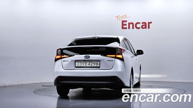 Toyota Prius 2022 — photo 4