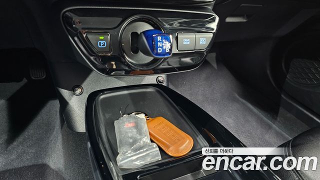 Toyota Prius 2022 — photo 12
