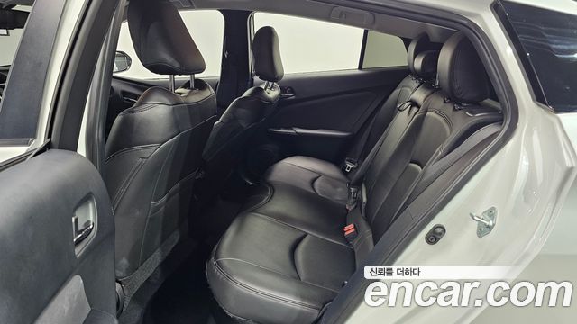 Toyota Prius 2022 — photo 17
