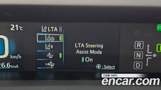 Toyota Prius 2022 — photo 23