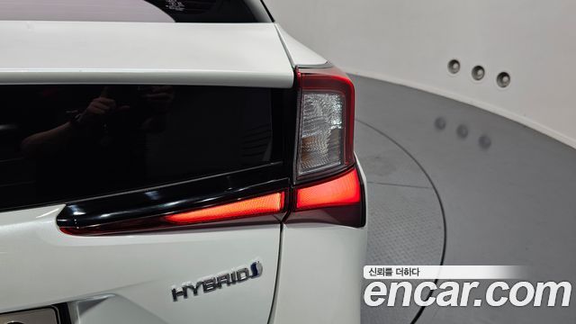 Toyota Prius 2022 — photo 9