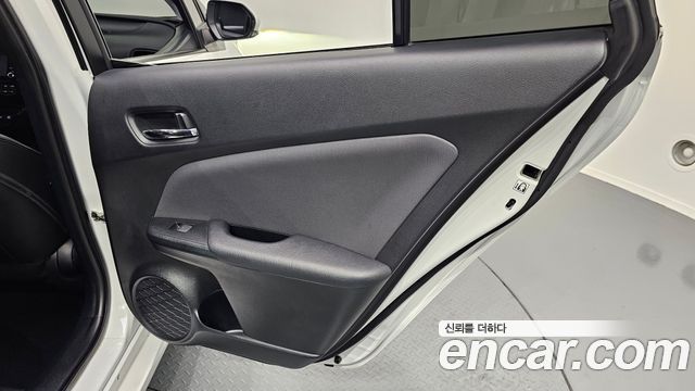 Toyota Prius 2022 — photo 15
