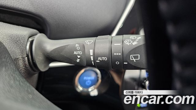 Toyota Prius 2022 — photo 28