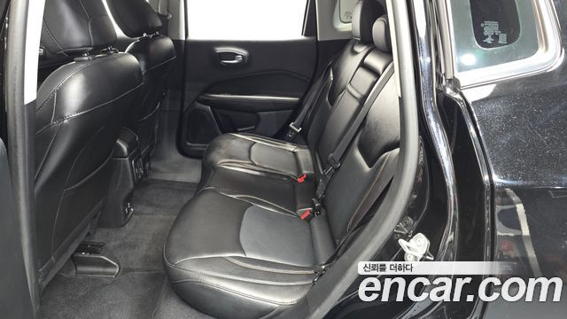 Jeep Compass 2018 — photo 17