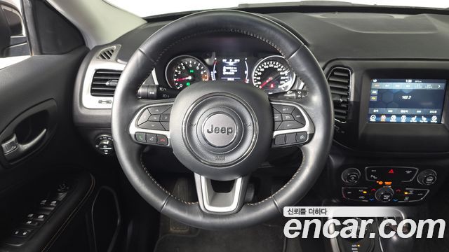 Jeep Compass 2018 — photo 18