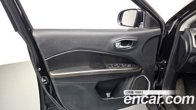 Jeep Compass 2018 — photo 14