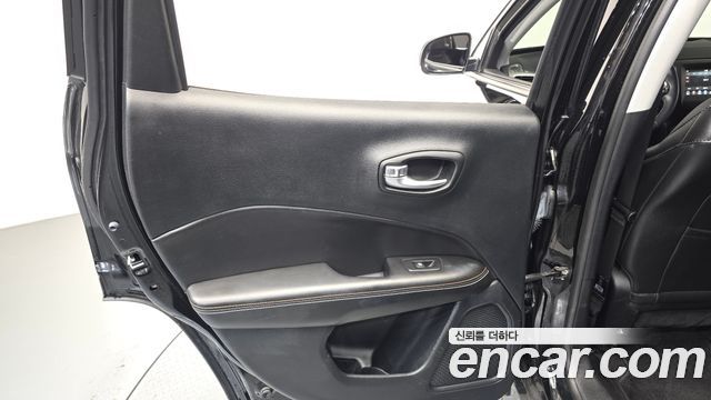 Jeep Compass 2018 — photo 15