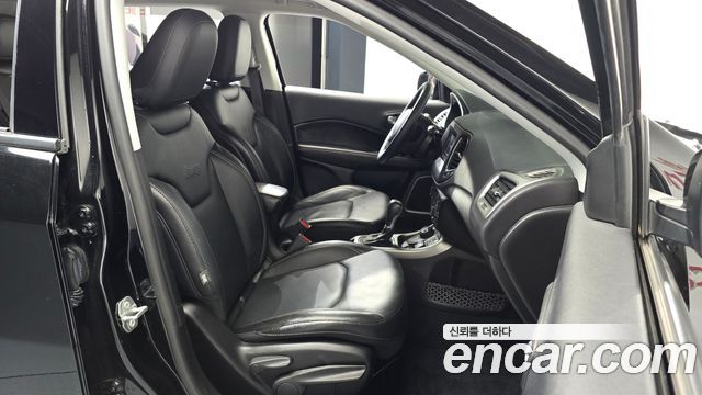 Jeep Compass 2018 — photo 16