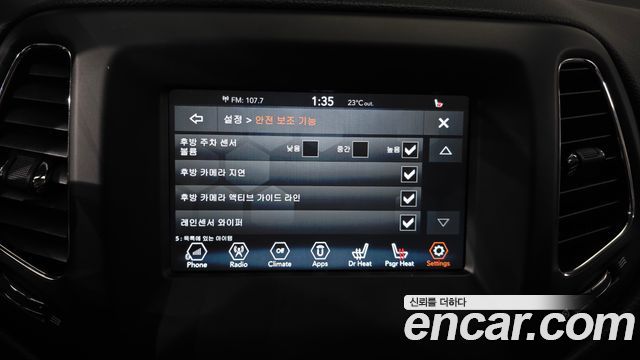 Jeep Compass 2018 — photo 28