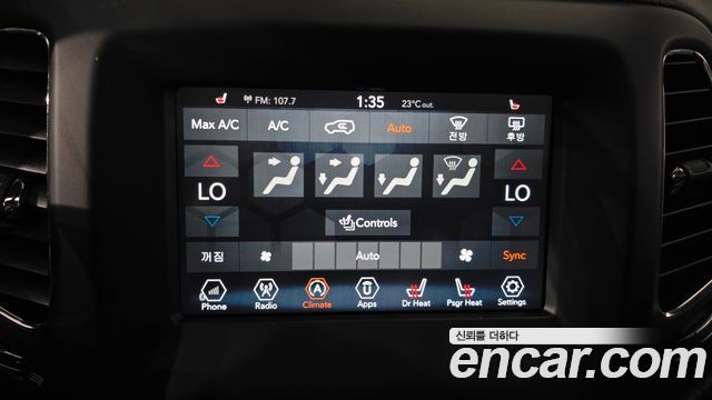 Jeep Compass 2018 — photo 29