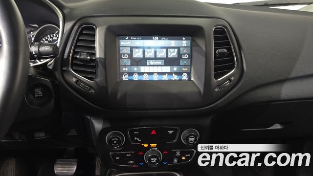 Jeep Compass 2018 — photo 30