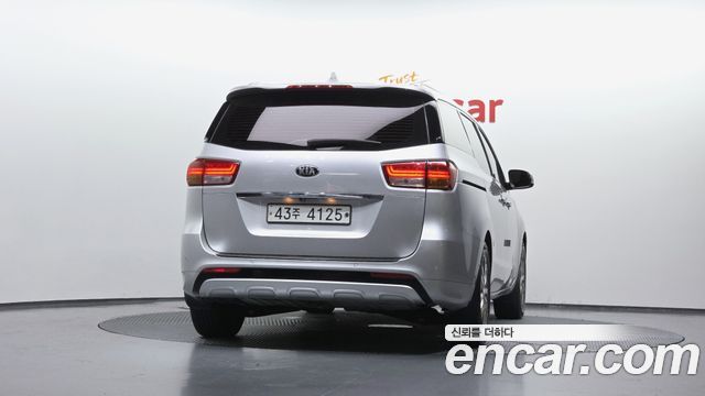 Kia Canival 2016 — photo 4
