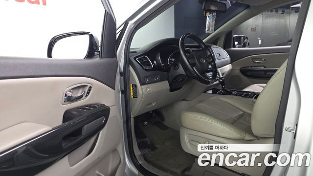 Kia Canival 2016 — photo 10