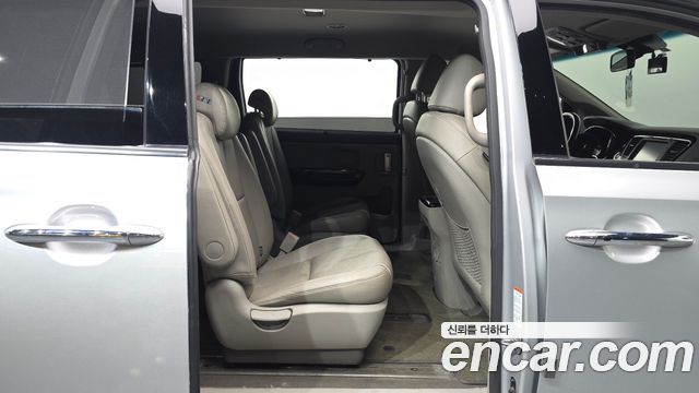 Kia Canival 2016 — photo 12