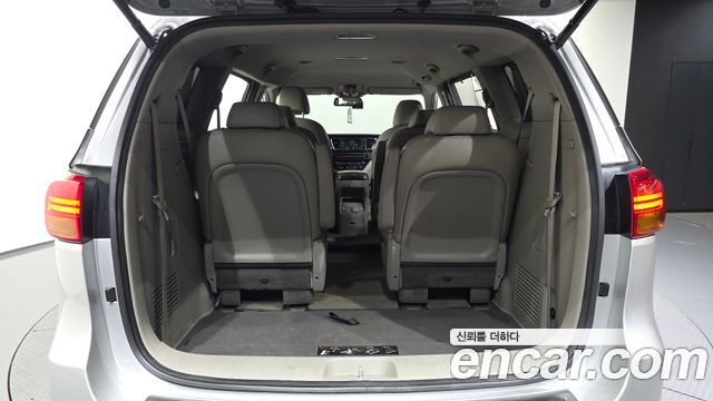 Kia Canival 2016 — photo 20