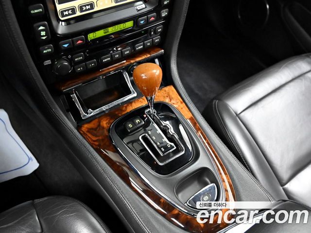 Jaguar XJ-8 2005 — photo 9