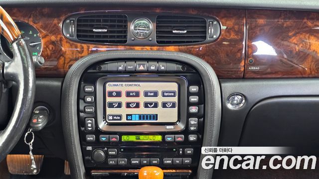 Jaguar XJ-8 2005 — photo 14