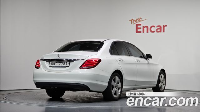 Mercedes-Benz C-Class 2018 — photo 2