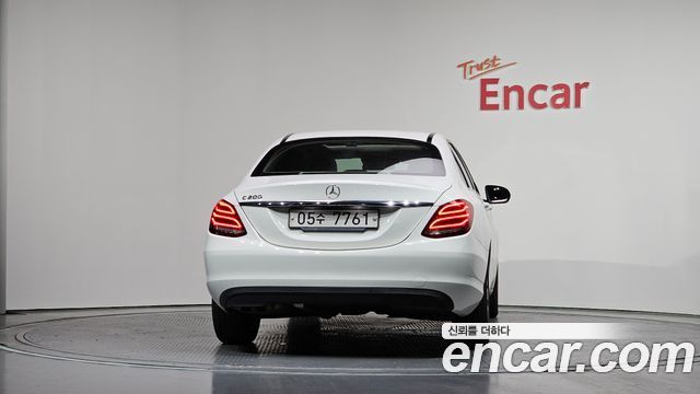 Mercedes-Benz C-Class 2018 — photo 4