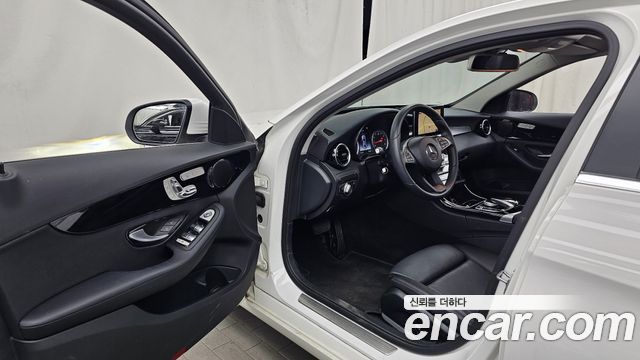 Mercedes-Benz C-Class 2018 — photo 13