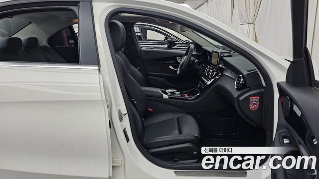 Mercedes-Benz C-Class 2018 — photo 17