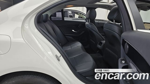 Mercedes-Benz C-Class 2018 — photo 18