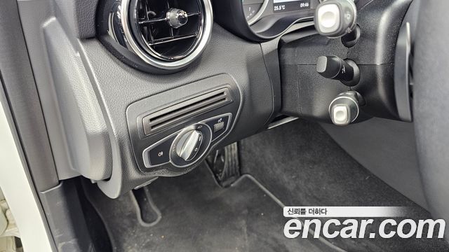 Mercedes-Benz C-Class 2018 — photo 22