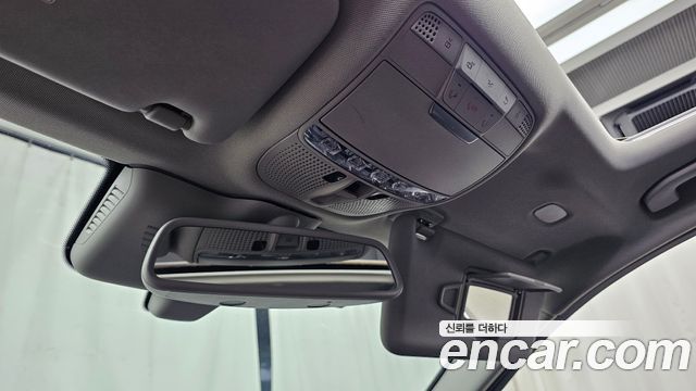 Mercedes-Benz C-Class 2018 — photo 23