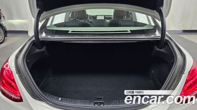 Mercedes-Benz C-Class 2018 — photo 26