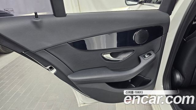 Mercedes-Benz C-Class 2018 — photo 15