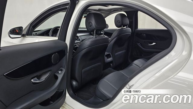 Mercedes-Benz C-Class 2018 — photo 16