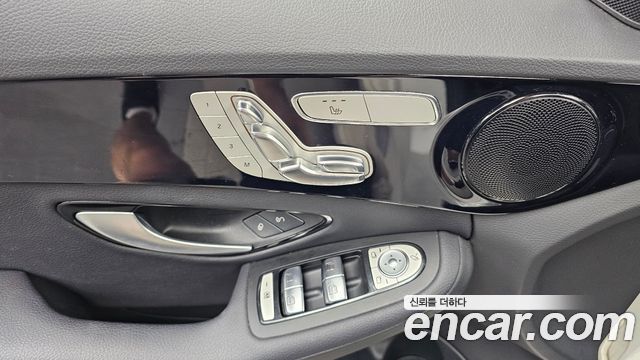 Mercedes-Benz C-Class 2018 — photo 27