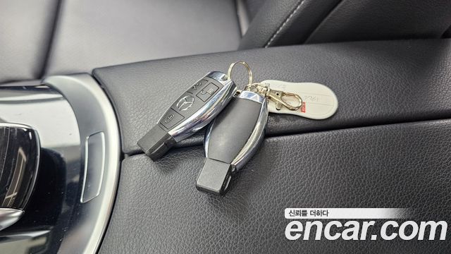 Mercedes-Benz C-Class 2018 — photo 28