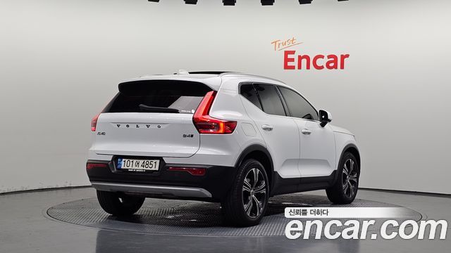 Volvo XC40 2021 — photo 2