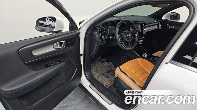 Volvo XC40 2021 — photo 10