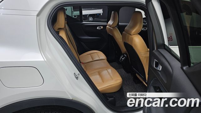 Volvo XC40 2021 — photo 11