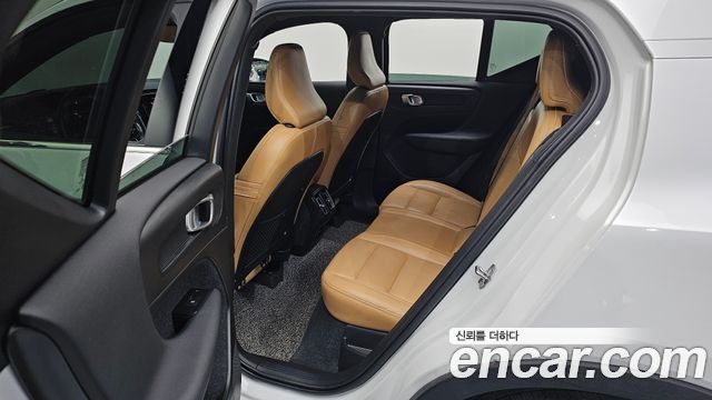 Volvo XC40 2021 — photo 12