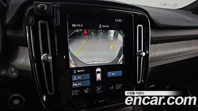 Volvo XC40 2021 — photo 16