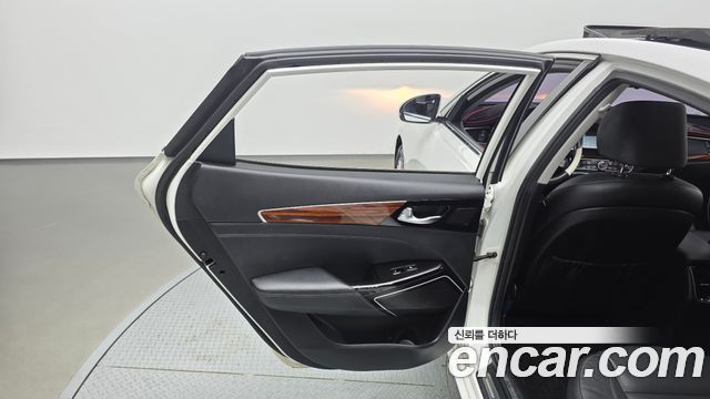 Kia K7 2017 — photo 15