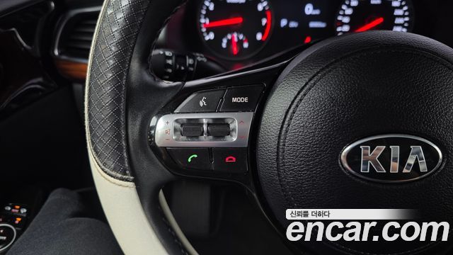 Kia K7 2017 — photo 31