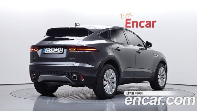 Jaguar E-PACE 2018 — photo 2