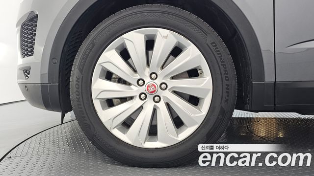 Jaguar E-PACE 2018 — photo 5