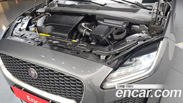 Jaguar E-PACE 2018 — photo 6