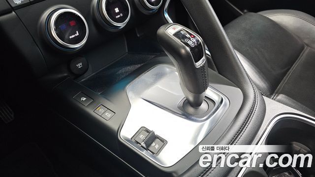 Jaguar E-PACE 2018 — photo 12